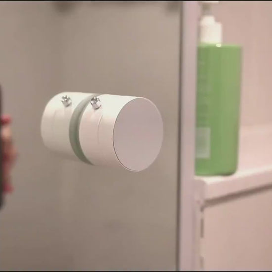 Foldable Magnetic Car Phone Holder – Strong Suction, Hands-Free Usevideo 3