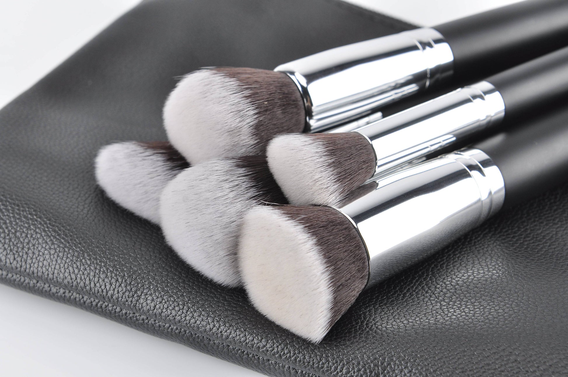 Makeup Brush for Flawless Blending and Contouring | Professional Cosmetic Tool for a Perfect Finish" FREE POSTAGE - The Little Market Shop