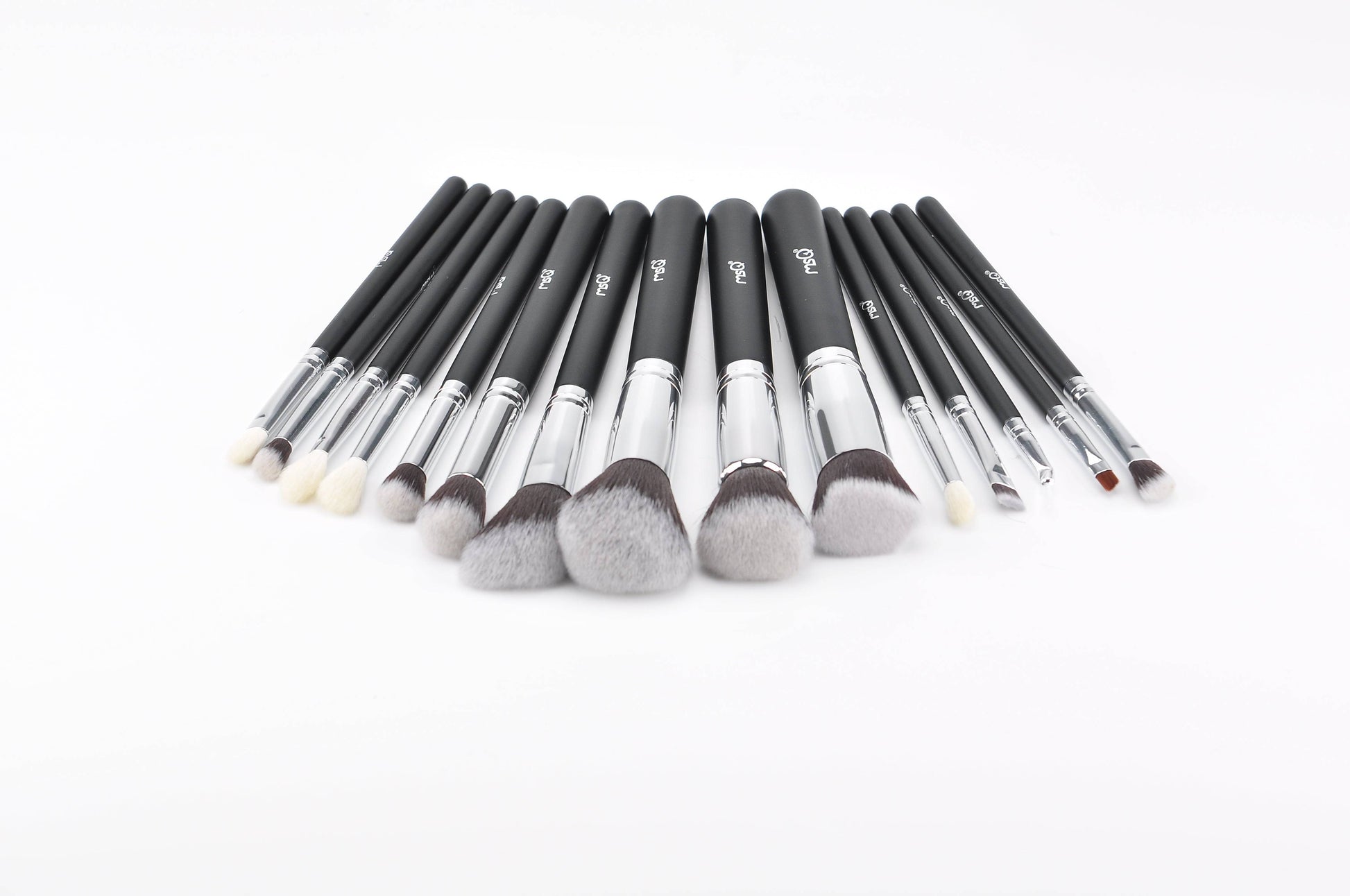 Makeup Brush for Flawless Blending and Contouring | Professional Cosmetic Tool for a Perfect Finish" FREE POSTAGE - The Little Market Shop